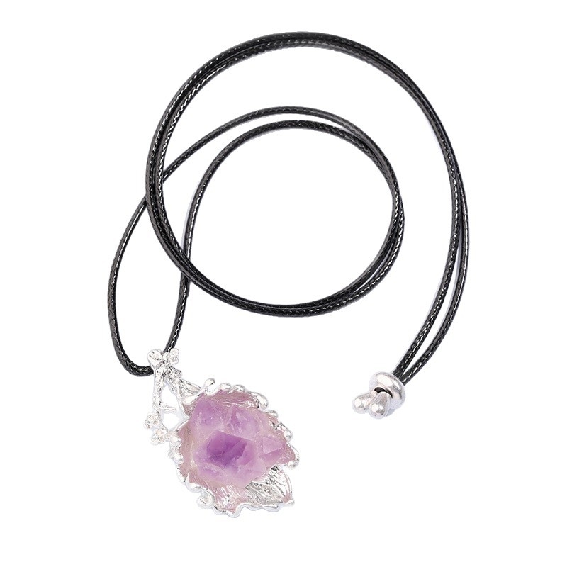 Colier cu stil etnic, placat cu argint, pandantiv în formă de secure din lemn de abanos cu inserție de argint, lanț neregulat, 61–70 cm, unisex