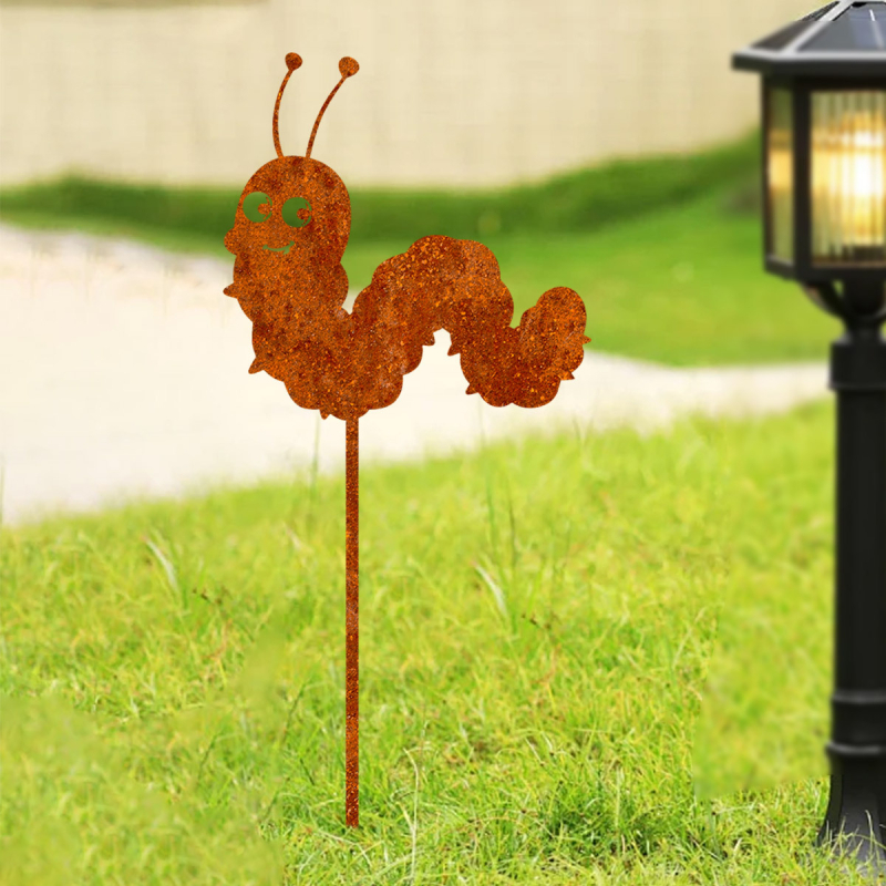 Decor de grădină din fier cu aspect ruginit, în formă de omidă desen animat, țăruș pentru gazon și ghivece
