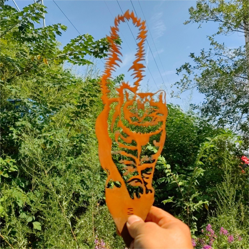 Siluetă de pisică persană cu coadă pufoasă, ornament metalic pentru grădină, decor vintage