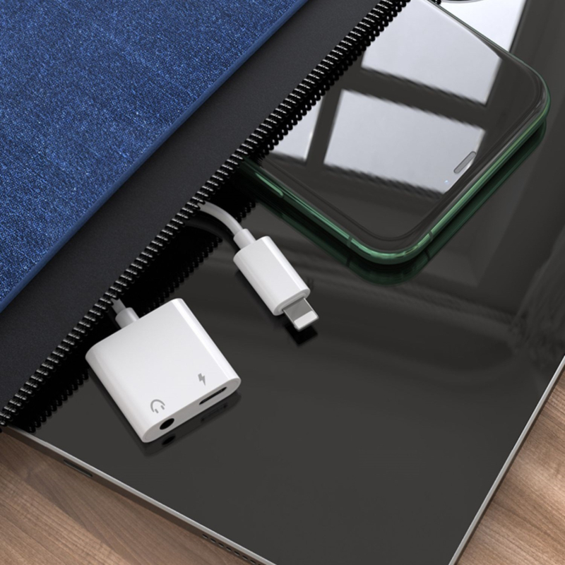 Adaptor audio 3.5mm la Lightning – 2 în 1 pentru dispozitive Apple