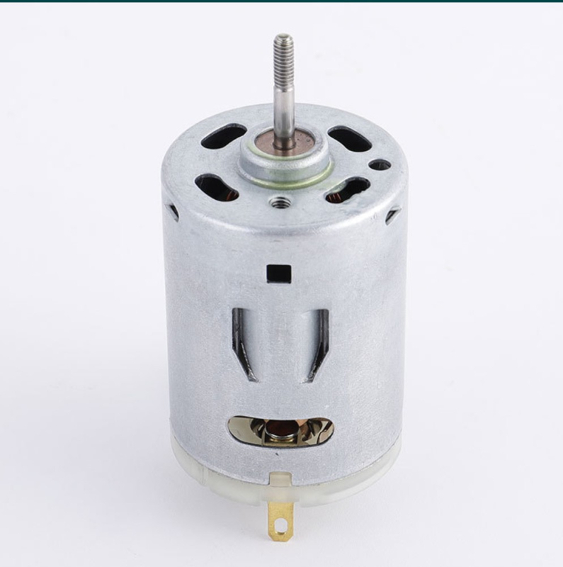 Mini motor DC: aparat multifuncțional pentru zdrobirea usturoiului, îndepărtarea acarienilor și storcător cu cupă de suc