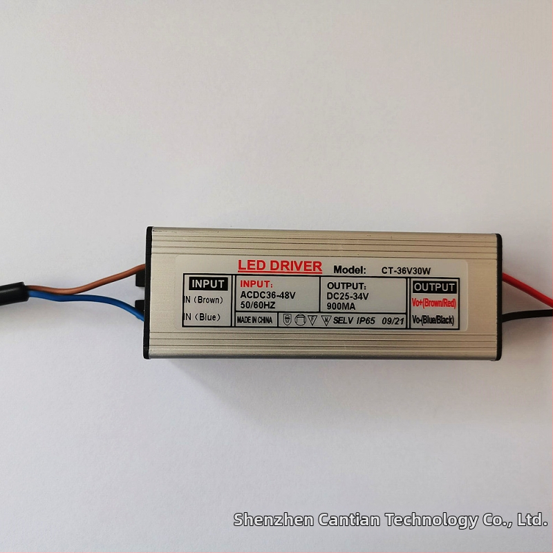 Nízkonapäťový napájací zdroj s konštantným prúdom pre LED diódy, 30 W, vstup 36 V AC/DC, izolovaný, vodotesný, 5-ročná záruka