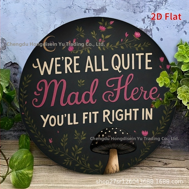 Semn din lemn We're All Quite Mad Here – plăcuță decorativă rotundă cu ciuperci și flori – Alice