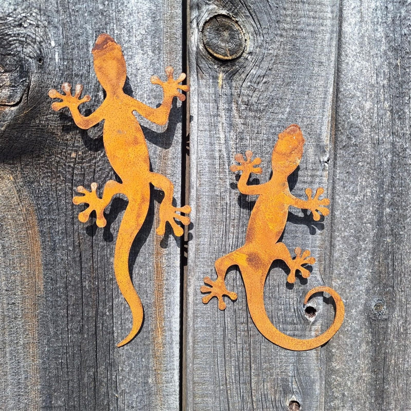 Decor mural metalic în nuanțe ruginii, gecko, sculptură de grădină