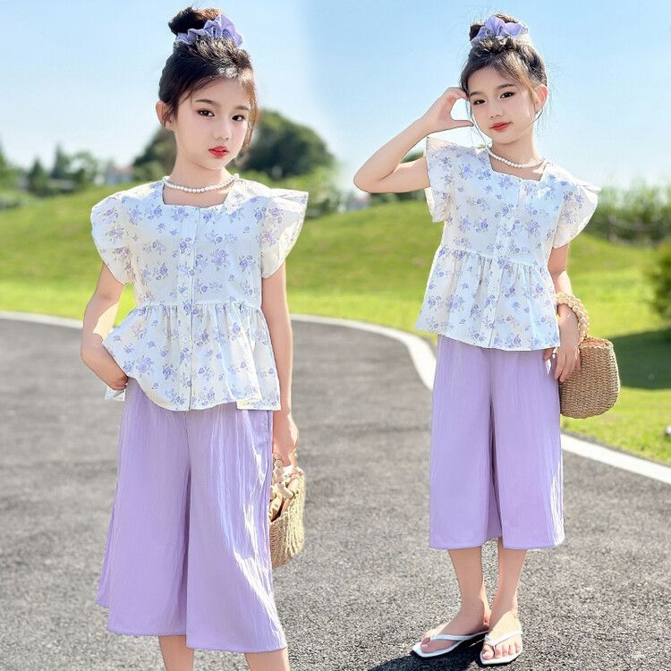 Set pentru fete din două piese: top floral cu mâneci flutter și pantaloni largi, croi cropped