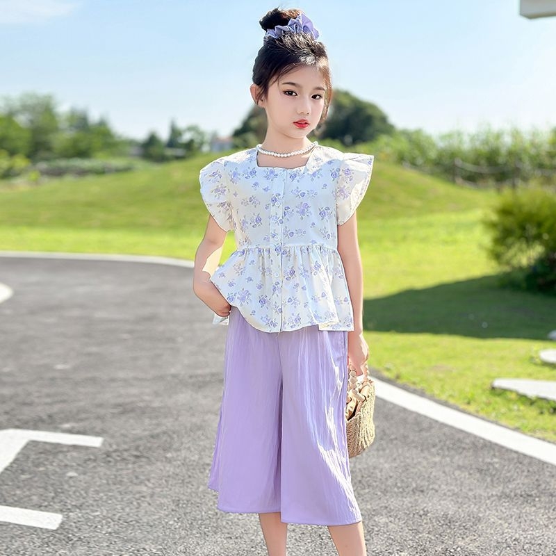 Set pentru fete din două piese: top floral cu mâneci flutter și pantaloni largi, croi cropped
