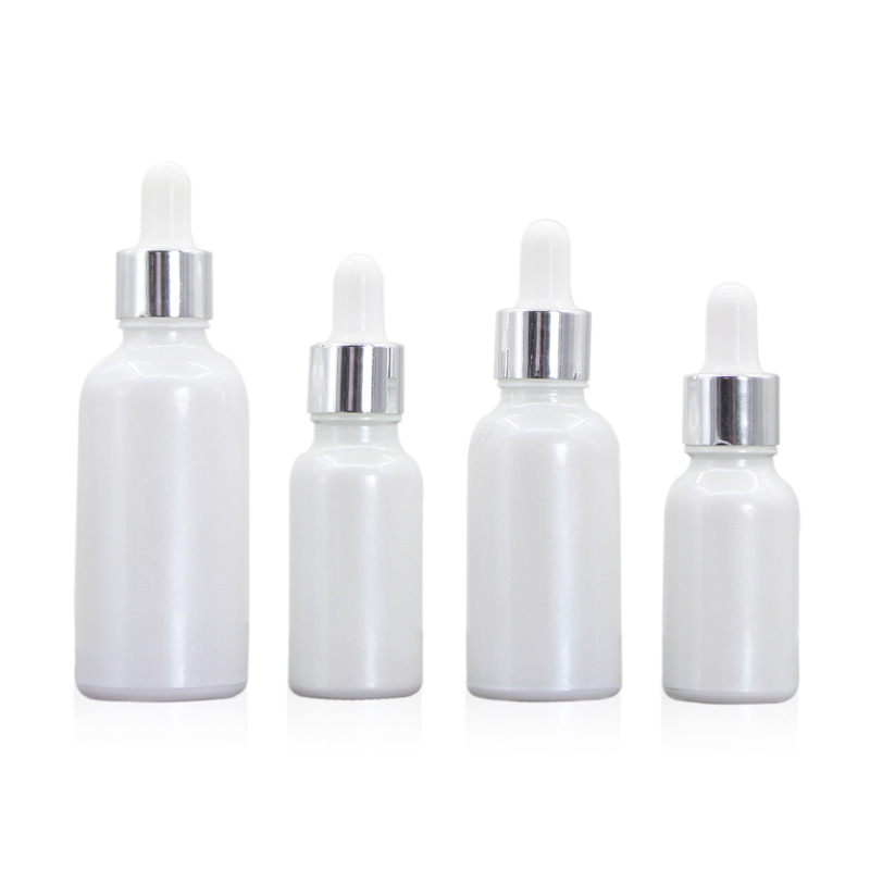 Alb perlat 15-50 ml sticlă de cosmetice din sticlă întunecată, cu pipetă, capac din cauciuc alb și inel argintiu