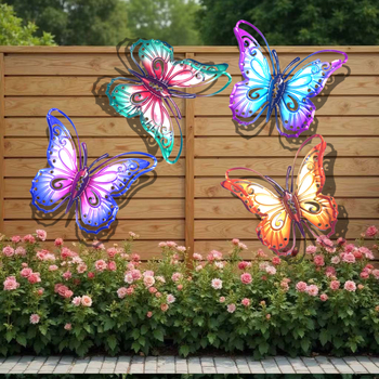 Set de patru decorațiuni metalice pentru perete în formă de fluture, ornamente colorate pentru grădină, interior și exterior.
