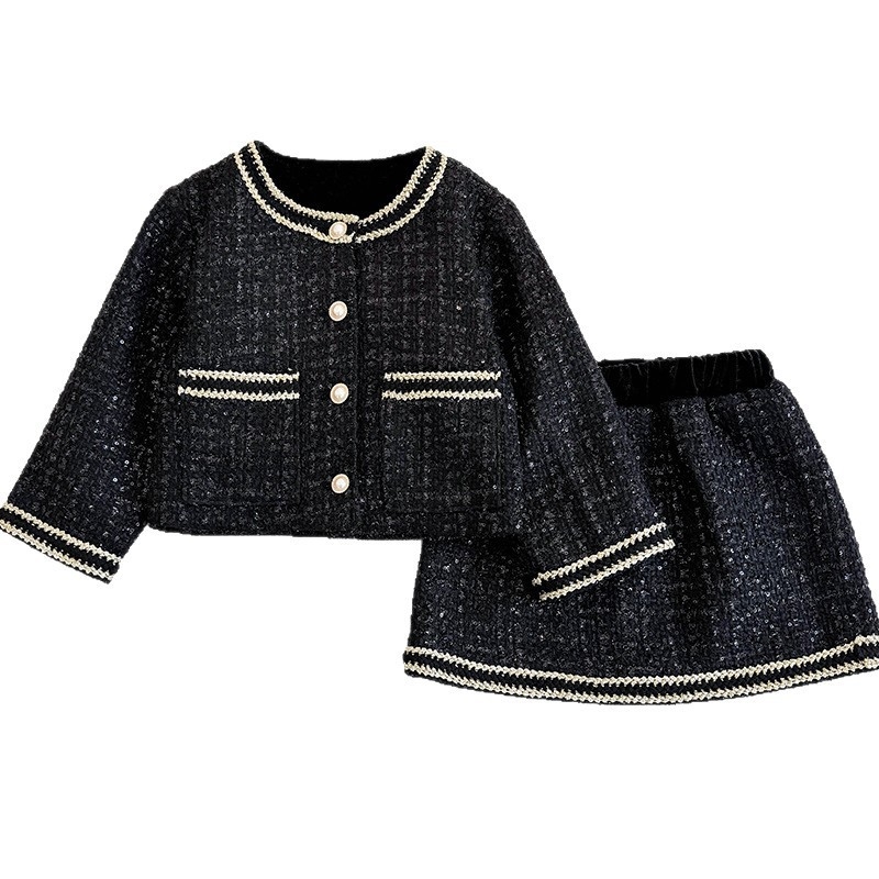 Set de două piese pentru fetițe în stil tweed, primăvara 2026 — jachetă cu guler rotund și fustă
