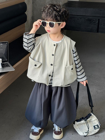 Costum pentru băieți de primăvară–toamnă: vestă de lucru elegantă, tricou cu dungi și pantaloni cu croială lantern — set din trei piese