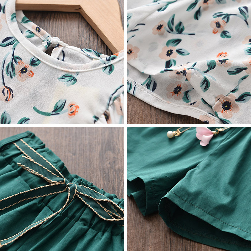 Set de două piese pentru copii, vară, stil coreean: top cu mâneci evazate și imprimeu floral mic, însoțit de șorturi largi uni