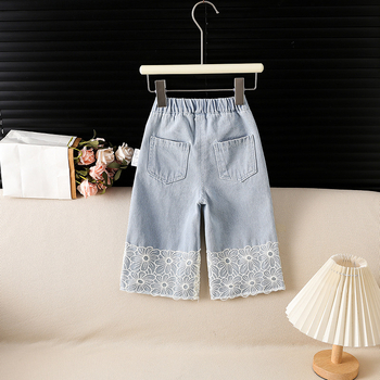 Pantaloni din denim largi pentru fete, cu margine de dantelă și imprimeu margarete