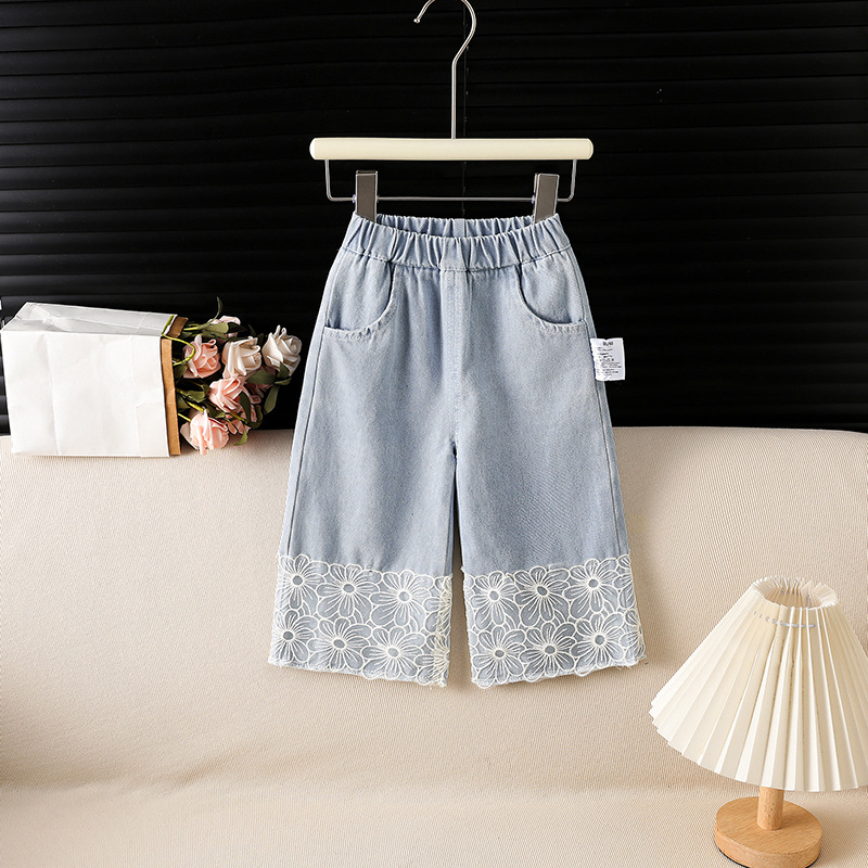 Pantaloni din denim largi pentru fete, cu margine de dantelă și imprimeu margarete