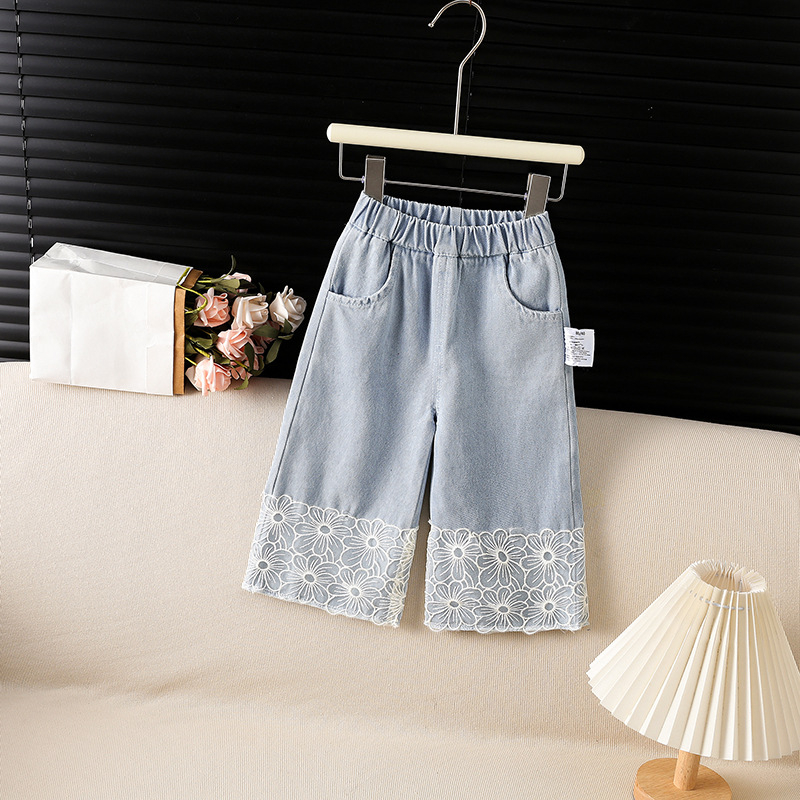 Pantaloni din denim largi pentru fete, cu margine de dantelă și imprimeu margarete