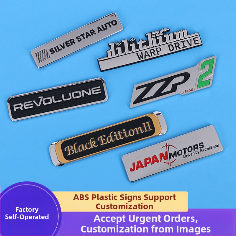 Emblemă auto din ABS plastic cu plăcuță metalică, finisaj electroplatinat, imprimare 3D color