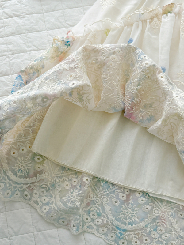 Xie Jinmao Rochie florală pentru fetițe, stil vacanță, vară 2026, broderie și dantelă, bretele, rochie prințesă
