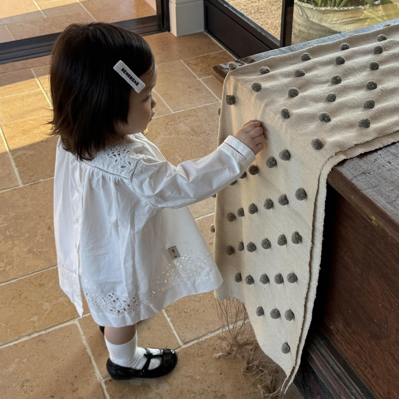 Rochie pentru fetițe, colecția de toamnă 2026, stil pastoral, broderie de dantelă cu găuri, mâneci lungi, rochie de prințesă