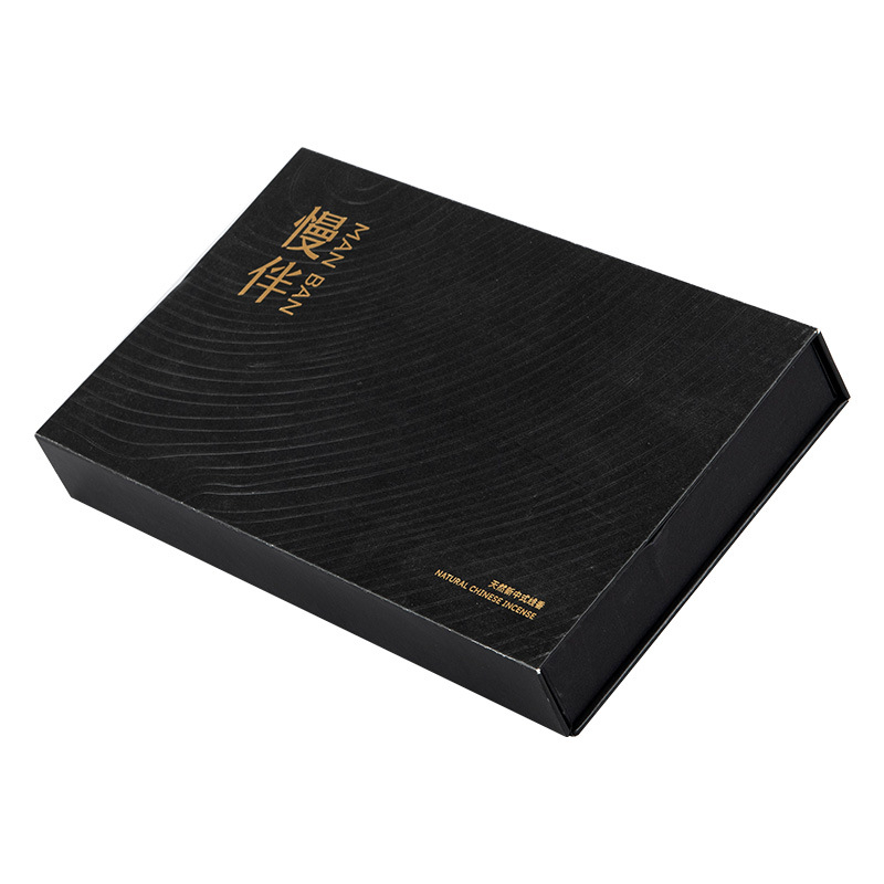 Cutie cadou magnetică premium cu capac basculant pentru bețișe de tămâie și aromaterapie, interior căptușit și design în stil carte, cu folie aurie