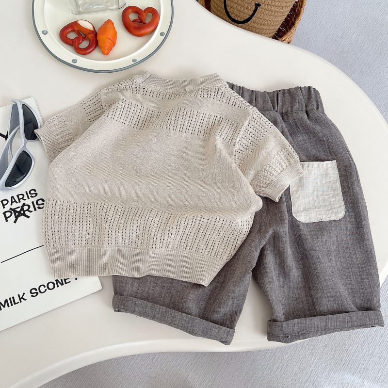 Set de vară pentru copii din două piese, stil inspirat de pădure, top tricotat cu mâneci scurte și pantaloni cropped, culoare solidă.