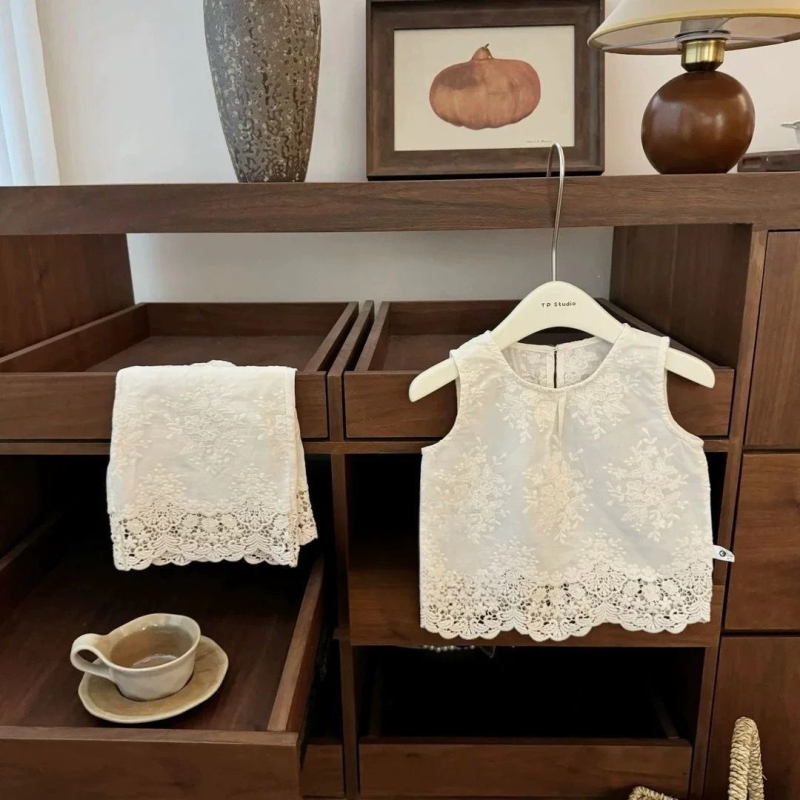 Set de vară pentru fetițe, două piese, top din dantelă și pantaloni largi