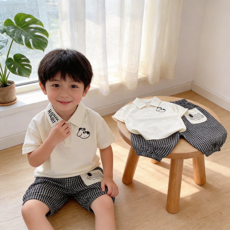 Set de vară pentru băieți, din două piese: tricou polo cu câine desen animat și pantaloni cropped în carouri, 100% bumbac