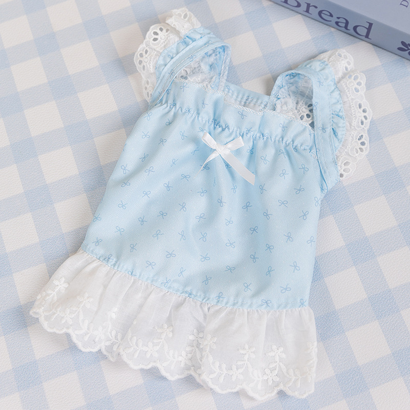 Rochie pentru pisici și câini mici, primăvară-vară, în stil domnișoară, cu dantelă cu model de fluture și bretele