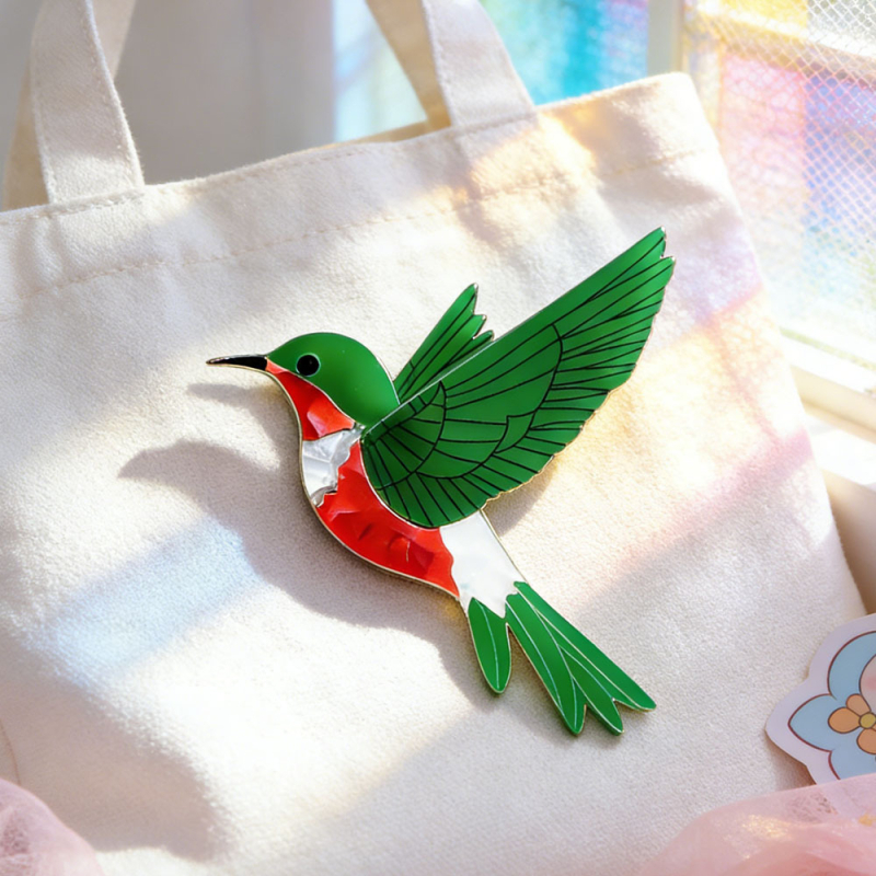 Broșă din acril, elegantă, în formă de colibri verde, realizată manual