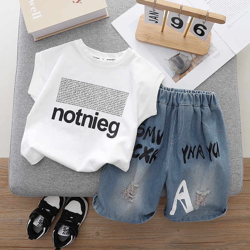 Set de vară pentru băiat, două piese, tricou cu mânecă scurtă și pantaloni din bumbac