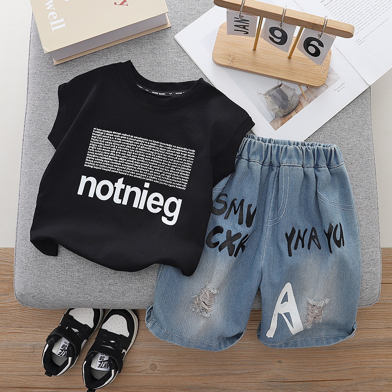 Set de vară pentru băiat, două piese, tricou cu mânecă scurtă și pantaloni din bumbac