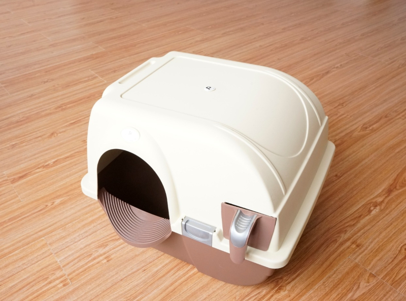 Cutie de nisip închisă pentru pisici, utilizare în casă, design anti-stropire