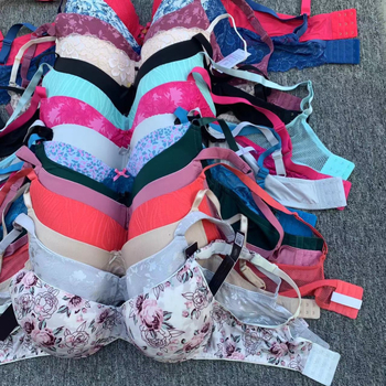 Sutien cu underwire, mărime mare, cupă 3/4, cupă modelată, nylon respirabil, bretele reglabil, potrivit pentru a fi purtat peste haine