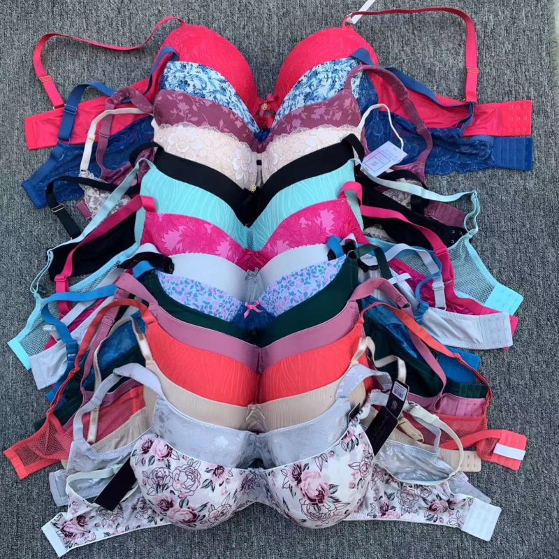 Sutien cu underwire, mărime mare, cupă 3/4, cupă modelată, nylon respirabil, bretele reglabil, potrivit pentru a fi purtat peste haine