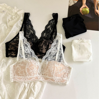 Set sutien dantelat în stil franțuzesc, decolteu în V profund, evidențiază bustul mic, spate elegant, fără sârmă