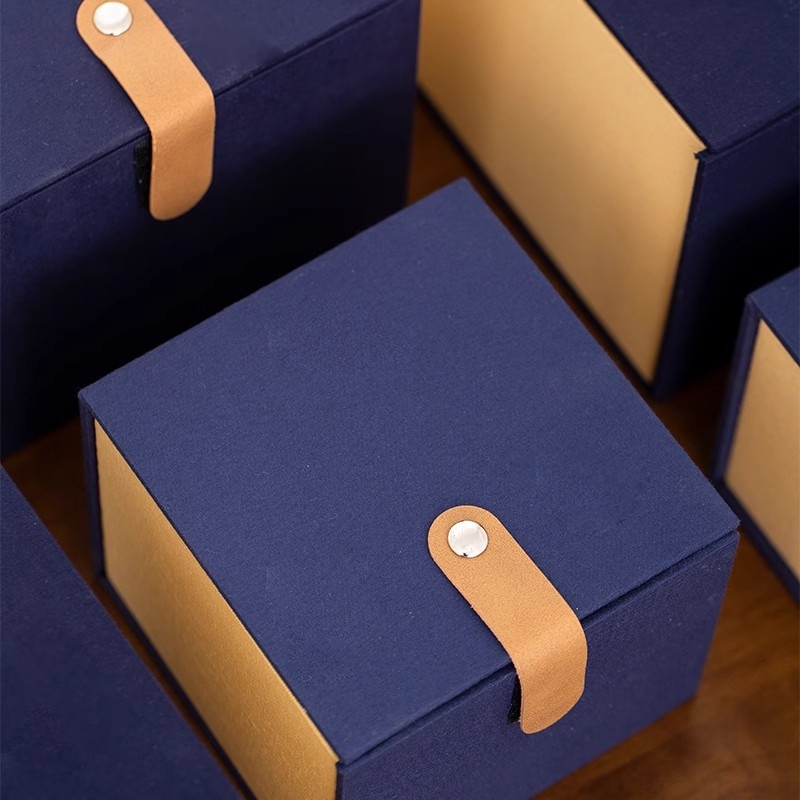 Set cadou cu închidere Velcro din piele: ceainic din lut mov, vas Jian Zhan pentru ceai, ceșcuță de degustare și cutie brocart