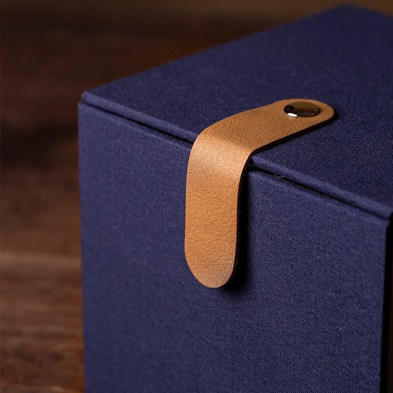 Set cadou cu închidere Velcro din piele: ceainic din lut mov, vas Jian Zhan pentru ceai, ceșcuță de degustare și cutie brocart