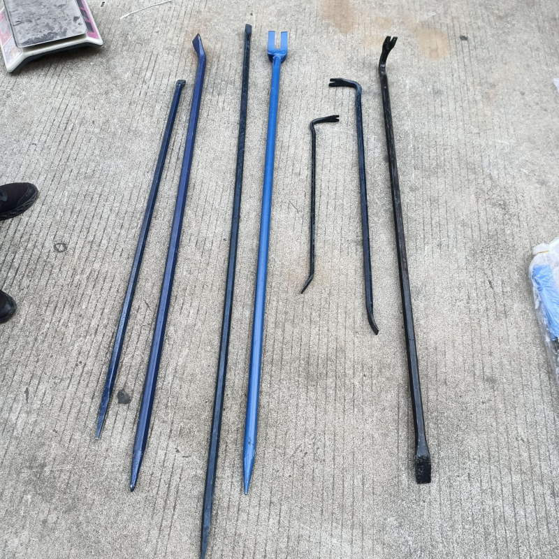 Track spike lifting tool with claw crowbar, open-head pry bar, 1.5 m long