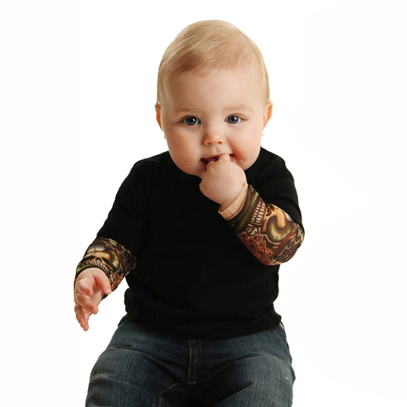Salopetă de bebeluș din bumbac, mâneci lungi, imprimeu triunghiular inspirat de tatuaj