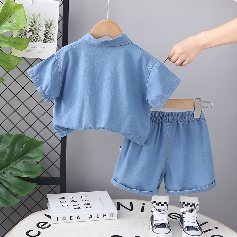 Set de vară pentru băieți din denim, imprimeu cu ursuleț, stil coreean, tricou cu mânecă scurtă și pantaloni scurți, 2025