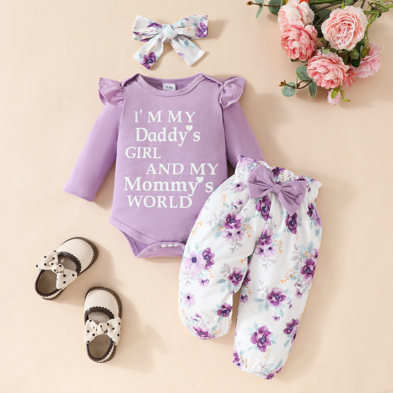 Set de 3 piese pentru fetițe: salopetă cu mâneci lungi în imprimeu floral, top și pantaloni