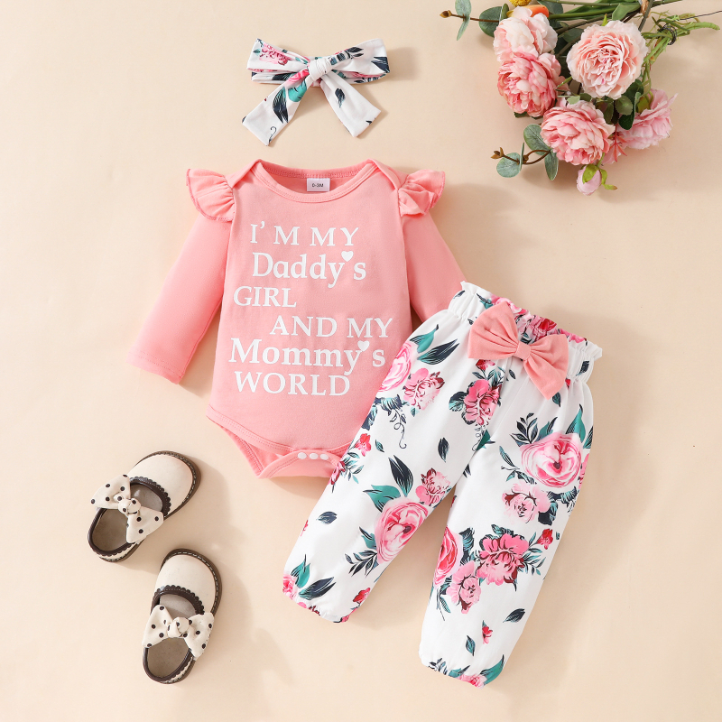 Set de 3 piese pentru fetițe: salopetă cu mâneci lungi în imprimeu floral, top și pantaloni