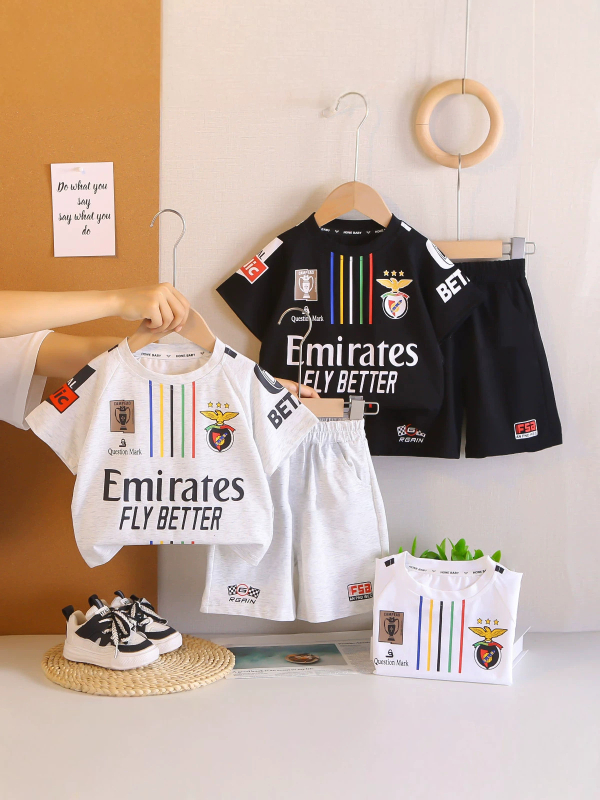 Set de două piese pentru copii băieți, vară, stil coreean, în dungi, imprimeu cu litere, tricou cu guler rotund și șorturi