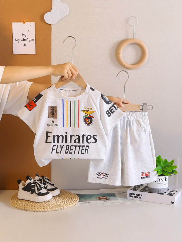 Set de două piese pentru copii băieți, vară, stil coreean, în dungi, imprimeu cu litere, tricou cu guler rotund și șorturi