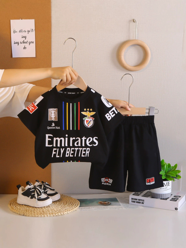 Set de două piese pentru copii băieți, vară, stil coreean, în dungi, imprimeu cu litere, tricou cu guler rotund și șorturi