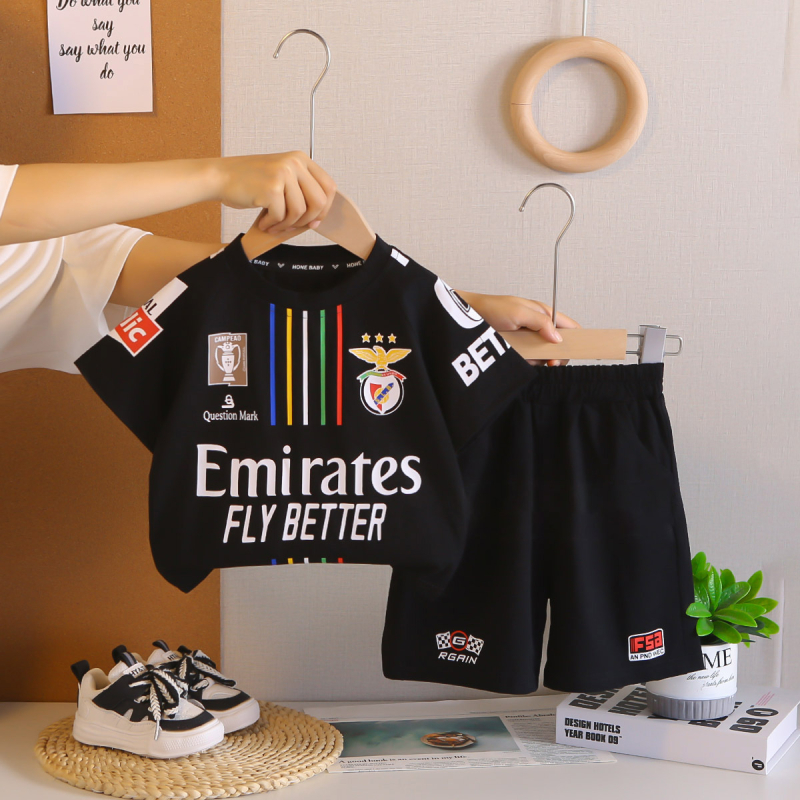 Set de două piese pentru copii băieți, vară, stil coreean, în dungi, imprimeu cu litere, tricou cu guler rotund și șorturi