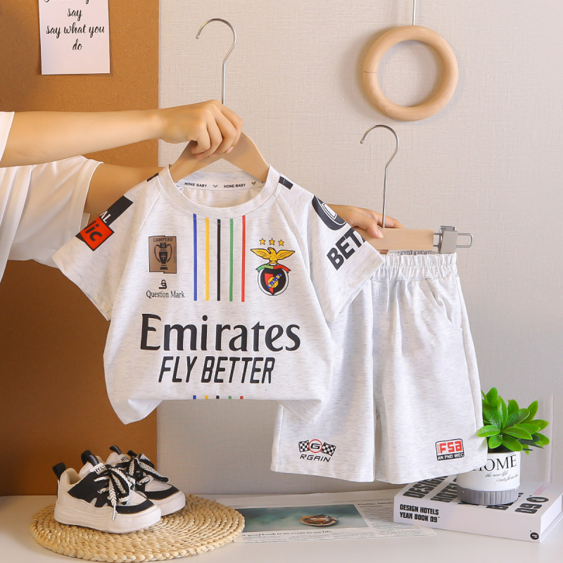 Set de două piese pentru copii băieți, vară, stil coreean, în dungi, imprimeu cu litere, tricou cu guler rotund și șorturi