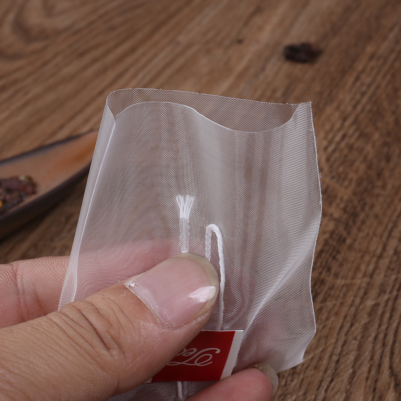 Pungi de ceai triunghiulare din nylon, de calitate alimentară, cu plasă filtrantă și sigilare termică.