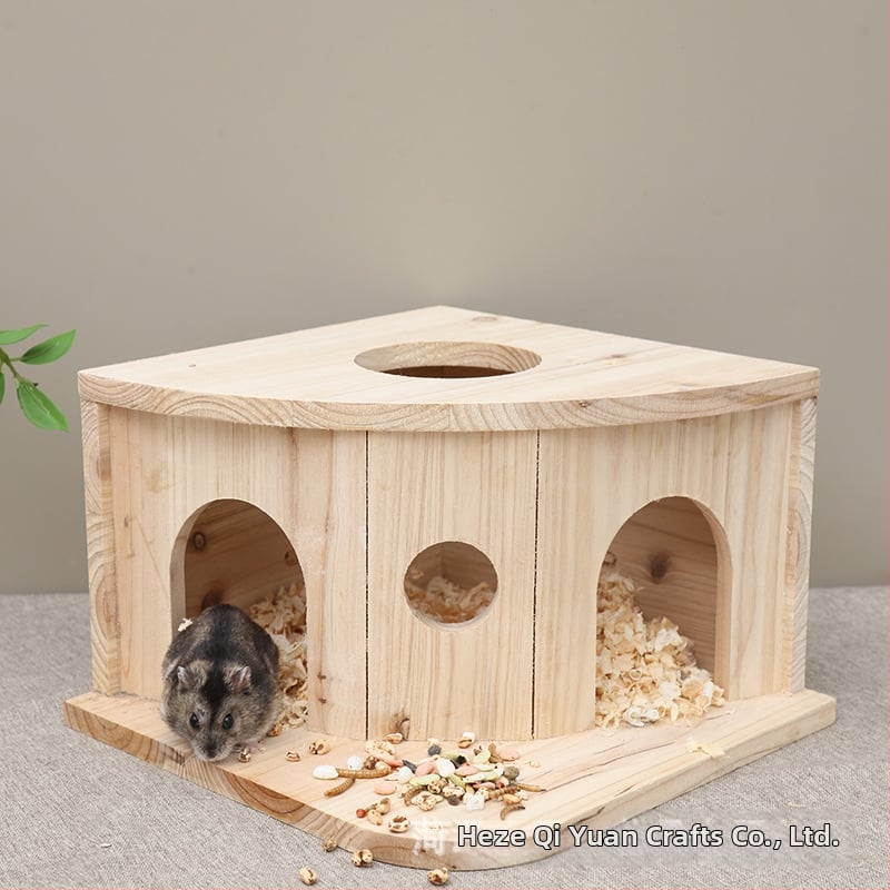 Cuib din lemn pentru animale de dimensiuni mici, cu intrări duble, multiple deschideri și formă în evantai; potrivit pentru hamsteri și alte animale mici.