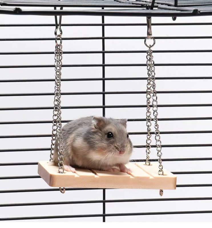 Jucărie din lemn pentru hamster cu leagăn și platformă de sărit