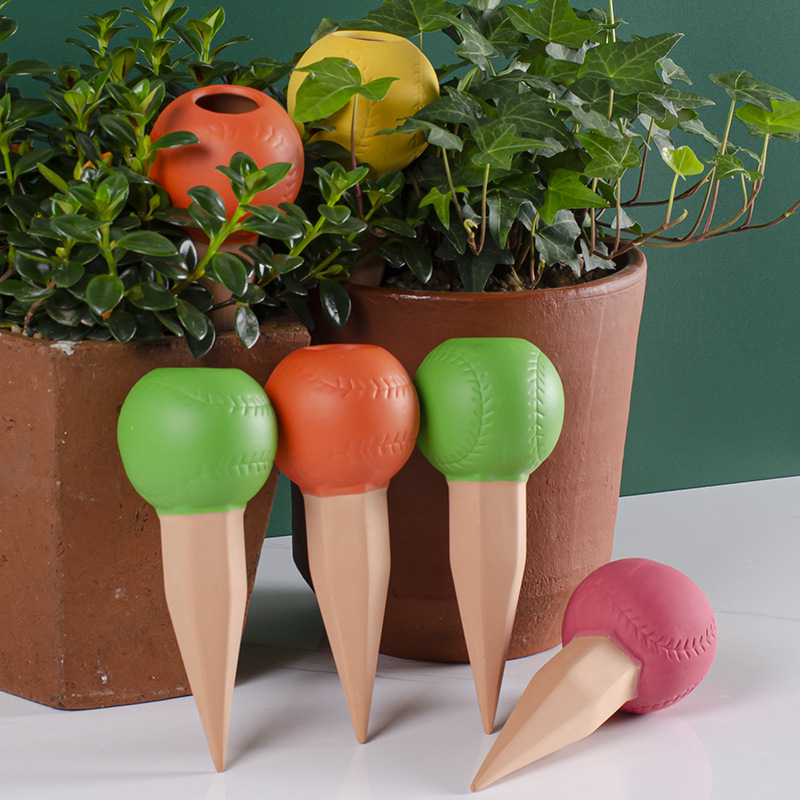 Instrument ceramic pentru udare în formă de baseball, cu pământ roșu, irigare prin picurare, capacitate 150 ml
