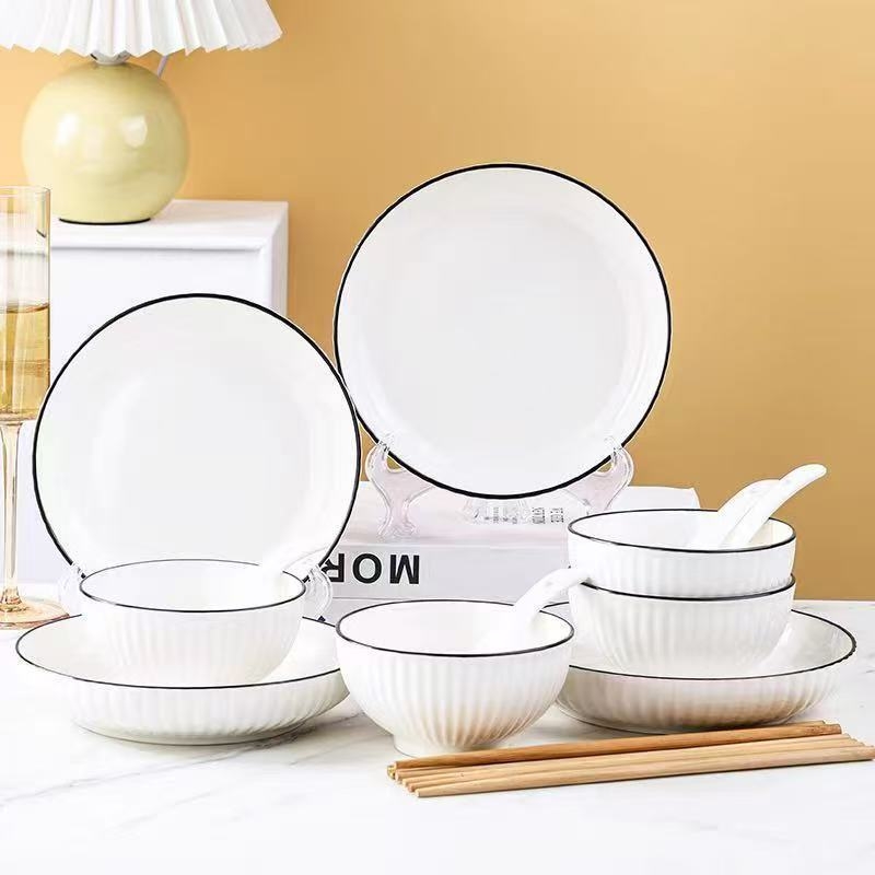 Set de 16 piese din ceramică: boluri și farfurii, bețișoare, anti-ardere și izolare termică, pentru patru persoane